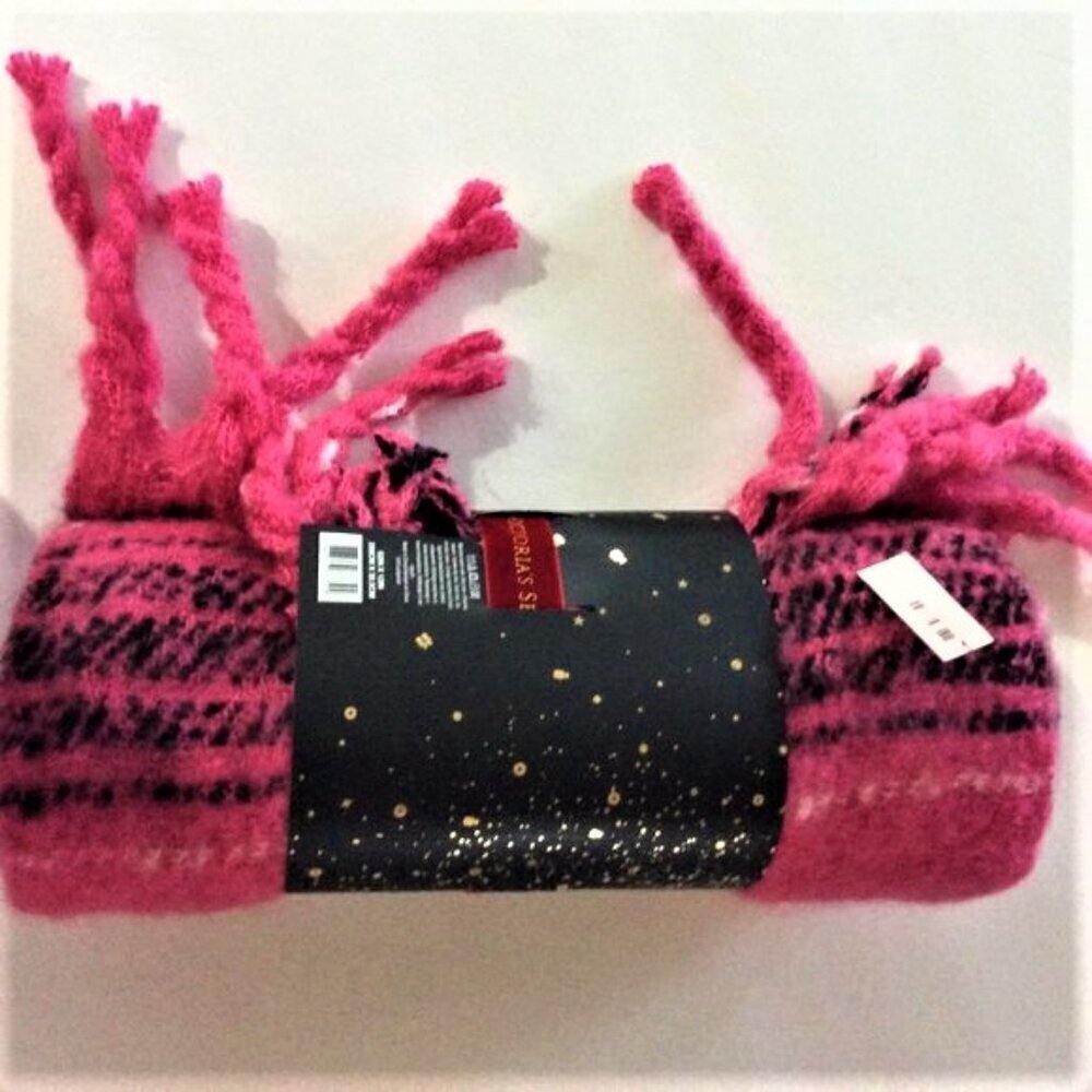 VICTORIA'S SECRET FUCHSIA PLUSH SCARF - Picture 6 of 7